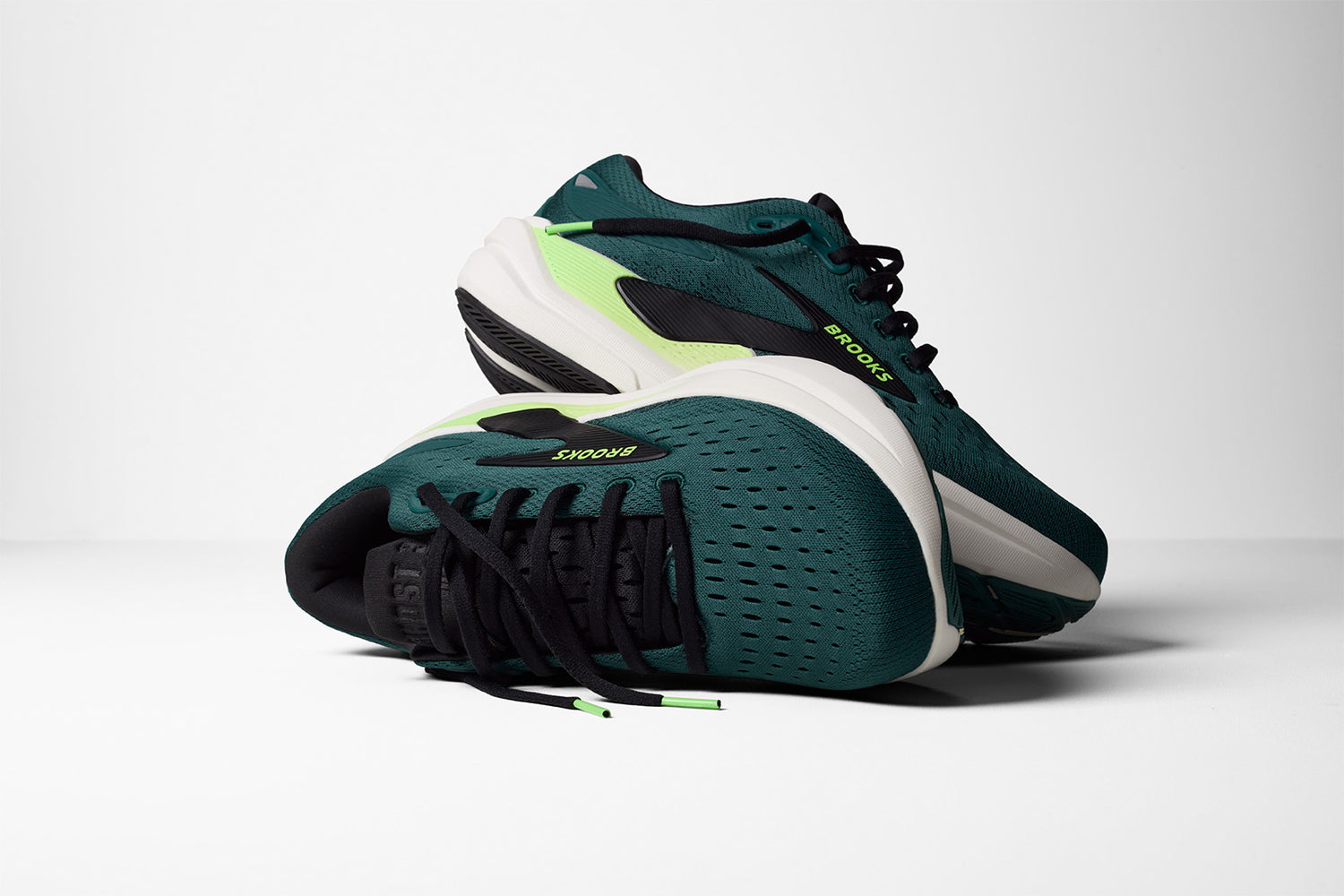 BROOKS GHOST MAX 3-
338 Atlantic Deep/Black/Green