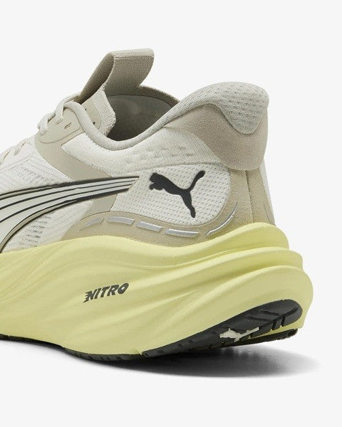 PUMA Magnify NITRO 3,Alpine Snow-Desert Dust