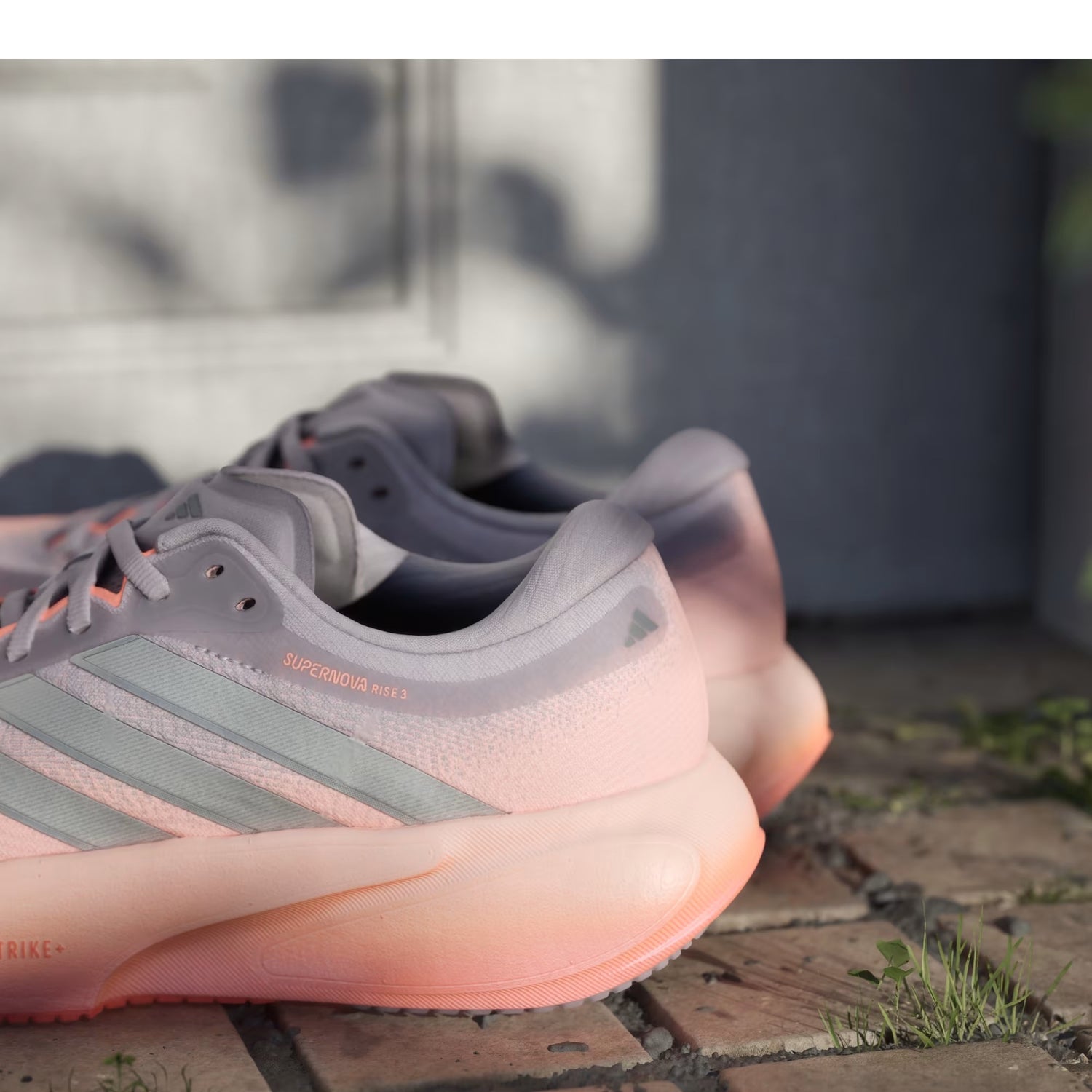 Adidas SUPERNOVA RISE 3 donna
- Clear Orange / Silver Metallic / Glory Grey