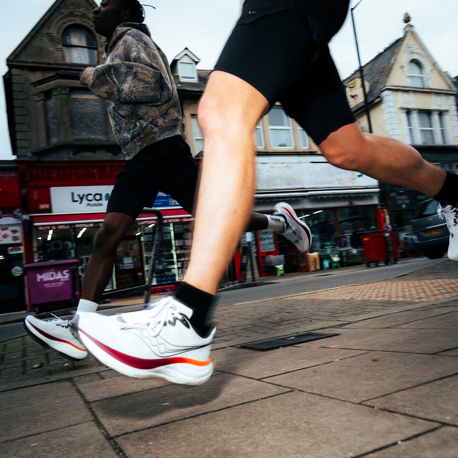 SAUCONY RIDE 19  Men's-
145 BLACK/PEWTER/
172 WHITE/CRIMSON