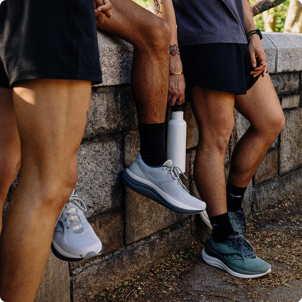 SAUCONY TRIUMPH 23 -SHADOW/VIZI