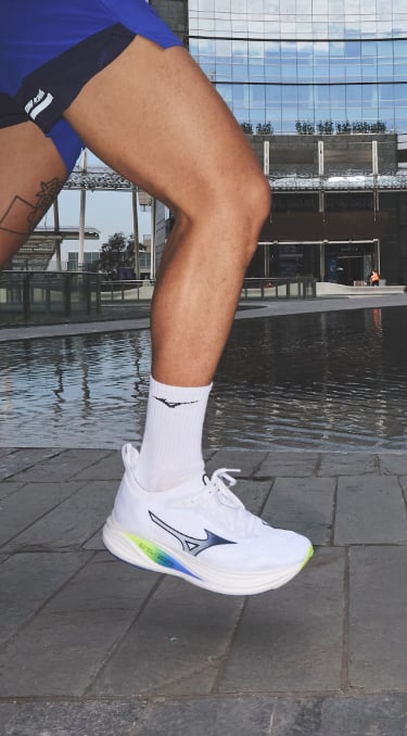 MIZUNO NEO ZEN 2-
01 White/Estate Blue/Lightning Yellow