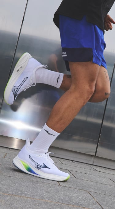 MIZUNO NEO ZEN 2-
01 White/Estate Blue/Lightning Yellow